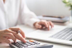 How to Know if You’re Financially Ready to Go Full-Time on Your Business